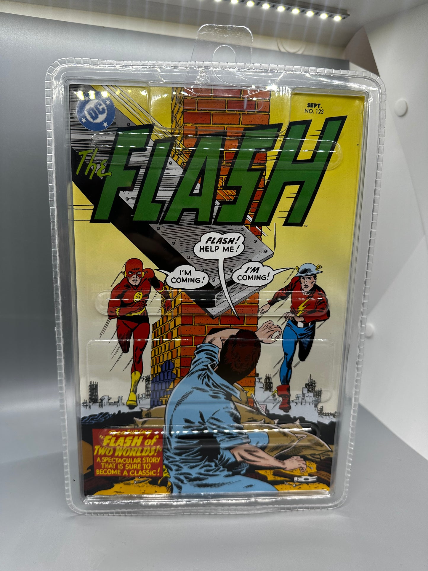 DC Direct |  The Flash #123 Page Puncher